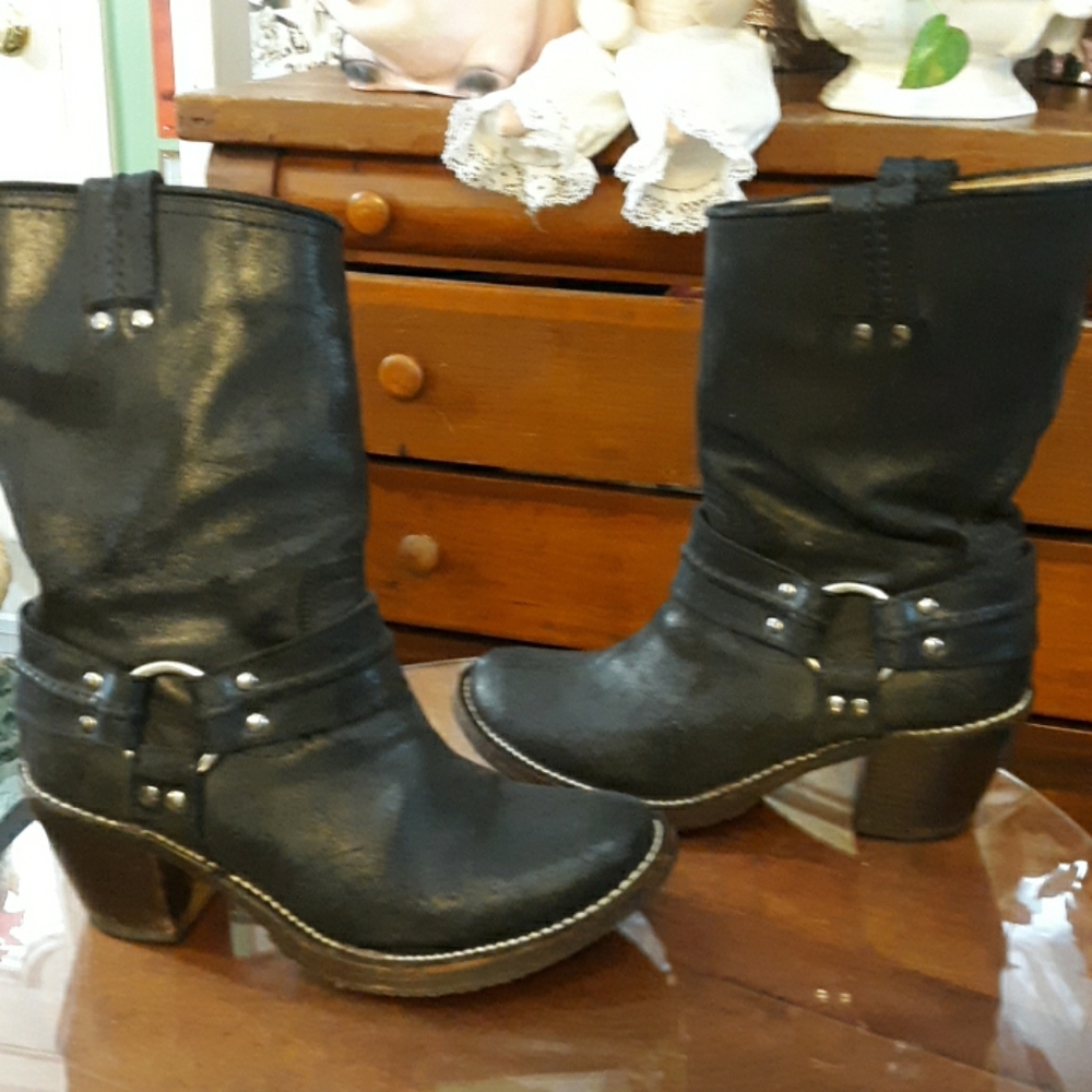 Frye Carmen Harness short boot